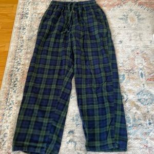 Blue and green flannel sleepwear, unisex. (H)
